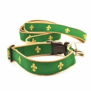 Fleur de Lis on Pine Green
